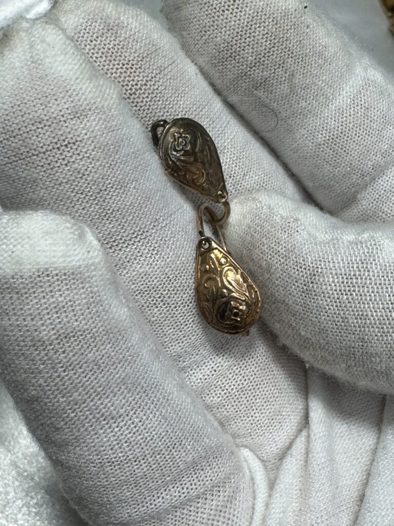 Inicio TodoPrecio.com 47 Aretes de oro antiguo 10k 1g vintage