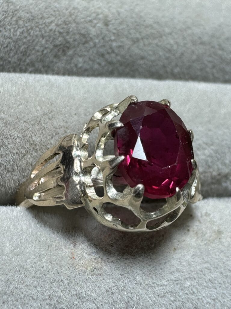 Inicio TodoPrecio.com 43 Anillo de Oro 10k Dama Número 7 Piedra Rojo Vintage
