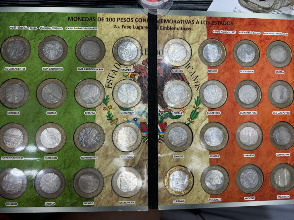 Inicio TodoPrecio.com 29 Monedas de $100.00 Pesos Conmemorativas a los 32 Estados Segunda Fase Lugares Emblemáticos Centro de Plata .925 2005 2006 Nuevo León Jalisco Álbum Completo Cien