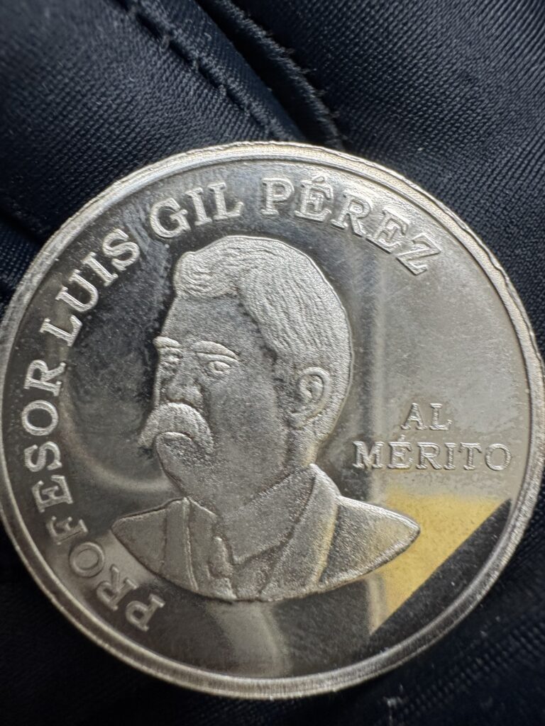 Inicio TodoPrecio.com 16 Medalla de Plata ley .999 Profesor Luis Gil Pérez Al Mérito Gobierno del Estado de Tabasco 30 años de servicio docente