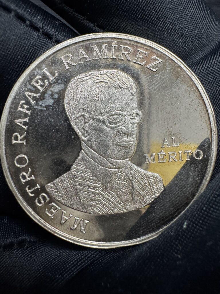 Inicio TodoPrecio.com 15 Medalla de Plata ley .999 Maestro Rafael Ramírez Al Mérito Gobierno del Estado de Tabasco 30 años de servicio docente