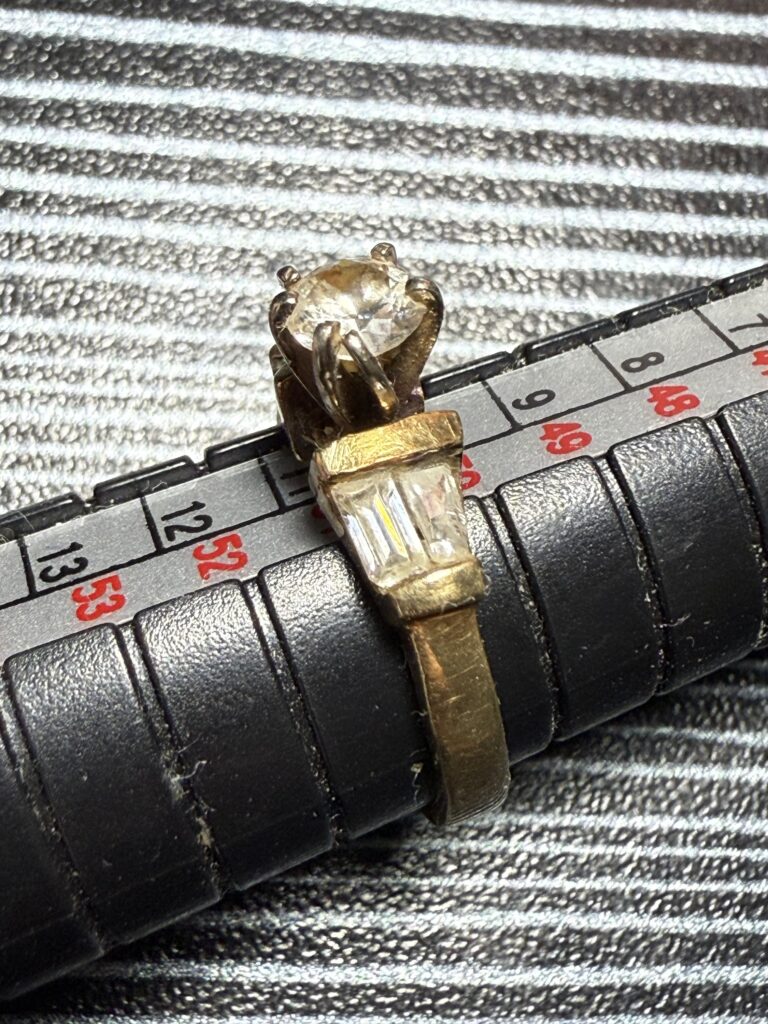 Inicio TodoPrecio.com 60 Anillo de Oro 14K Piedras Circonias #10 3.6gr