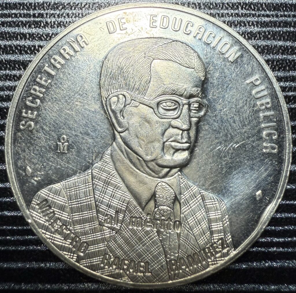 Inicio TodoPrecio.com 57 Medalla al Mérito Maestro Rafael Ramírez Plata ley .999 Secretaría de Educación Pública Mo