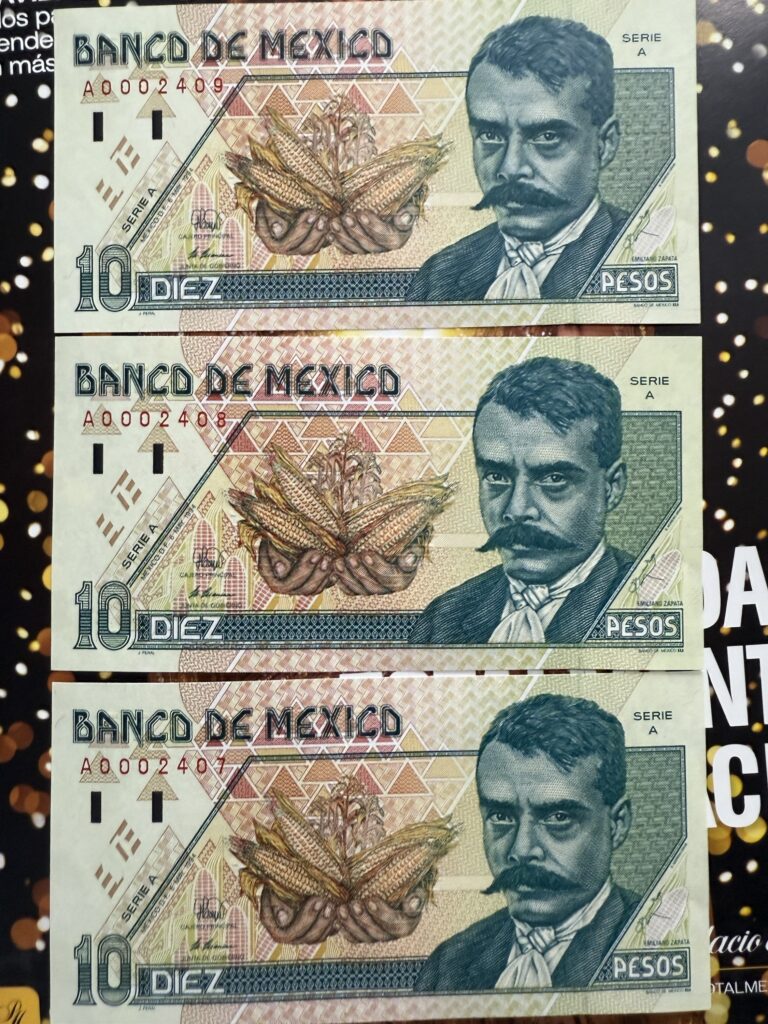 Inicio TodoPrecio.com 11 Lote de 3 Billetes de $10 Pesos Serie A 0002407, A0002408, A0002409 Consecutivos Emiliano Zapata UNC 1994 Consecutivos