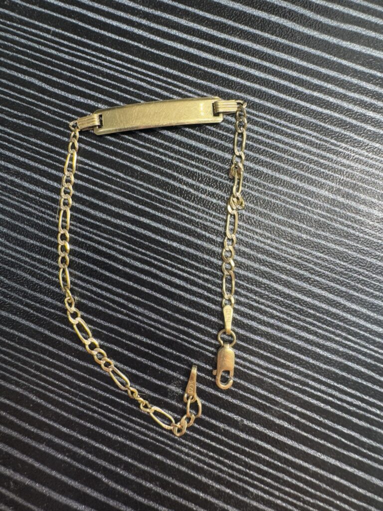 Inicio TodoPrecio.com 55 Pulsera de oro 14k 3x1 fígaro diamantada con placa