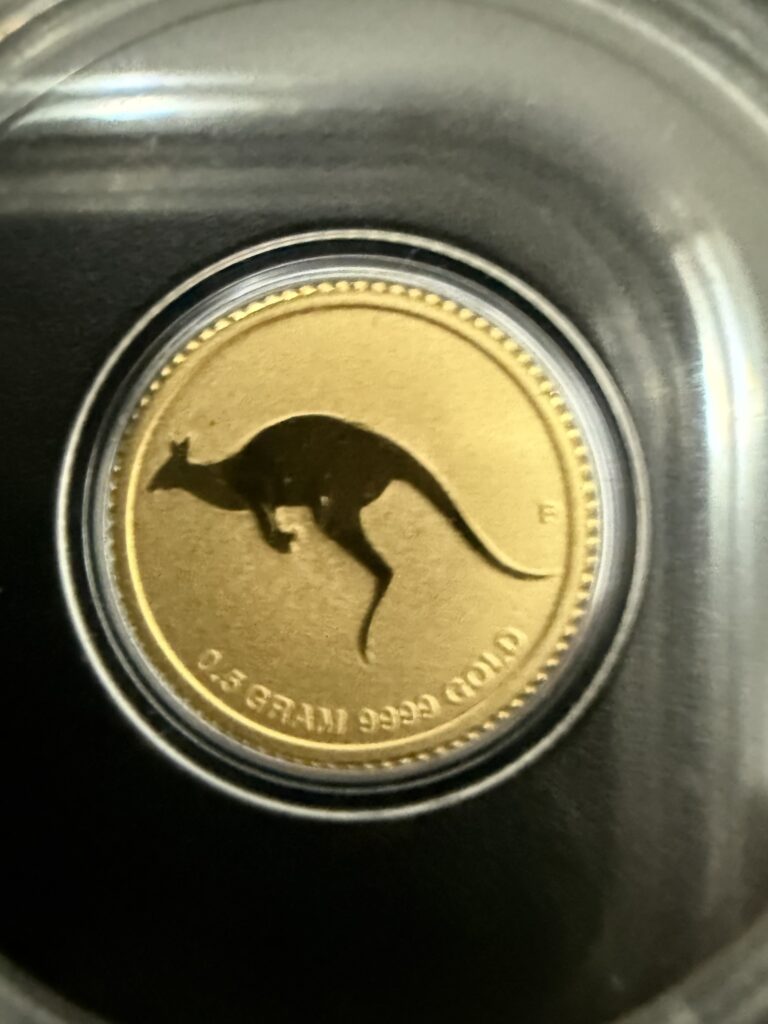 Inicio TodoPrecio.com 7 Australia 2010 Mini Roo Kangaroo $2 Dólares Pepita de oro 0.5 Gr. .9999 Oro Puro 24K UNC Primer Año —RARA! FECHA CLAVE