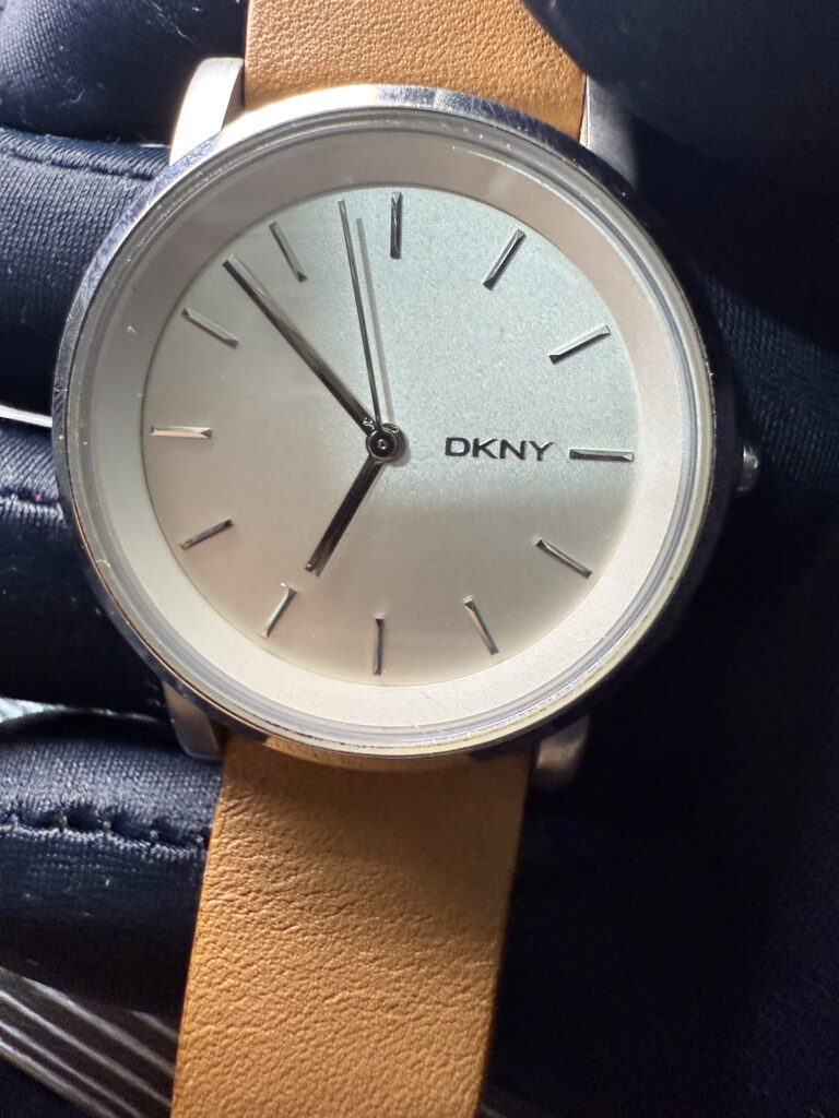 Inicio TodoPrecio.com 6 Reloj DKNY Cristal Mineral 34mm Acero Inoxidable Piel Camel