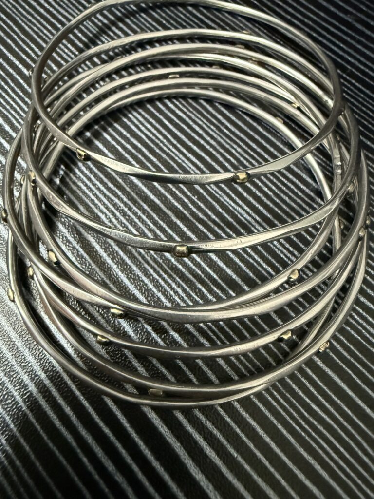 Inicio TodoPrecio.com 5 Semanario 7 Pulseras de acero inoxidable con Puntos de Oro