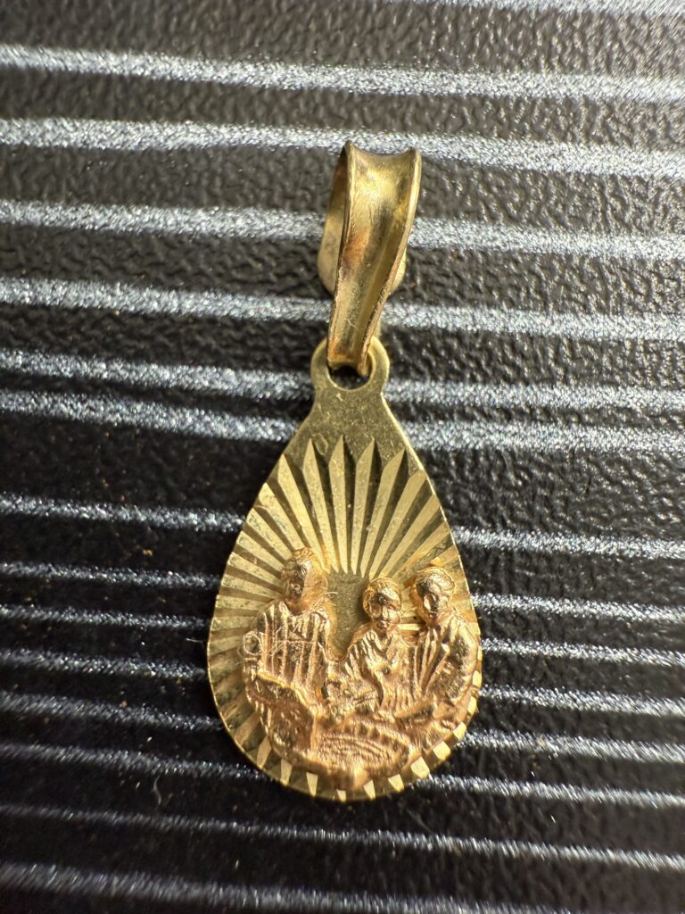 Inicio TodoPrecio.com 34 Dije de Oro 14k La Sagrada Familia