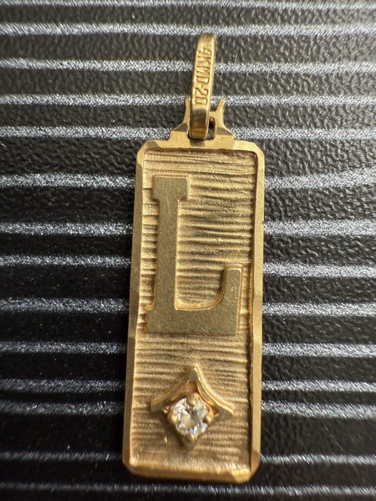 Inicio TodoPrecio.com 33 Dije de Oro 14K Letra L