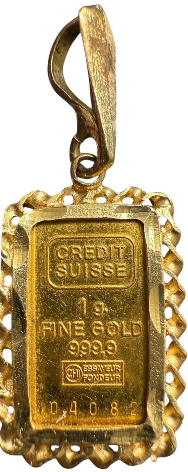 Dije de Oro Engarzado con Crédito Suizo de 1 Gramo