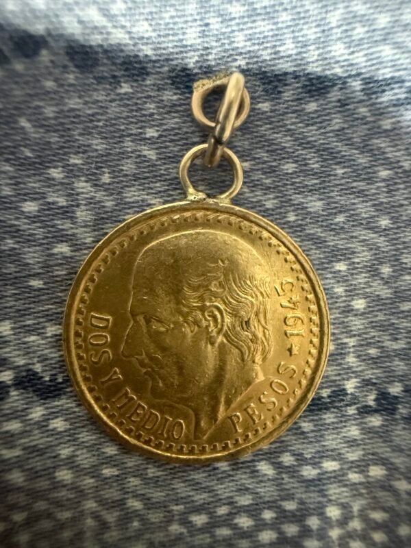 Dije 2.5 Pesos 1945 Hidalgo Oro ley .900 - Image 3
