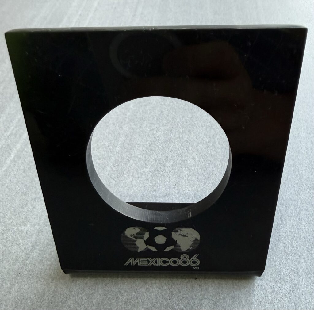 Inicio TodoPrecio.com 49 Exhibidor Auténtico 2 Onzas 200 Pesos Plata 1986 Mundial