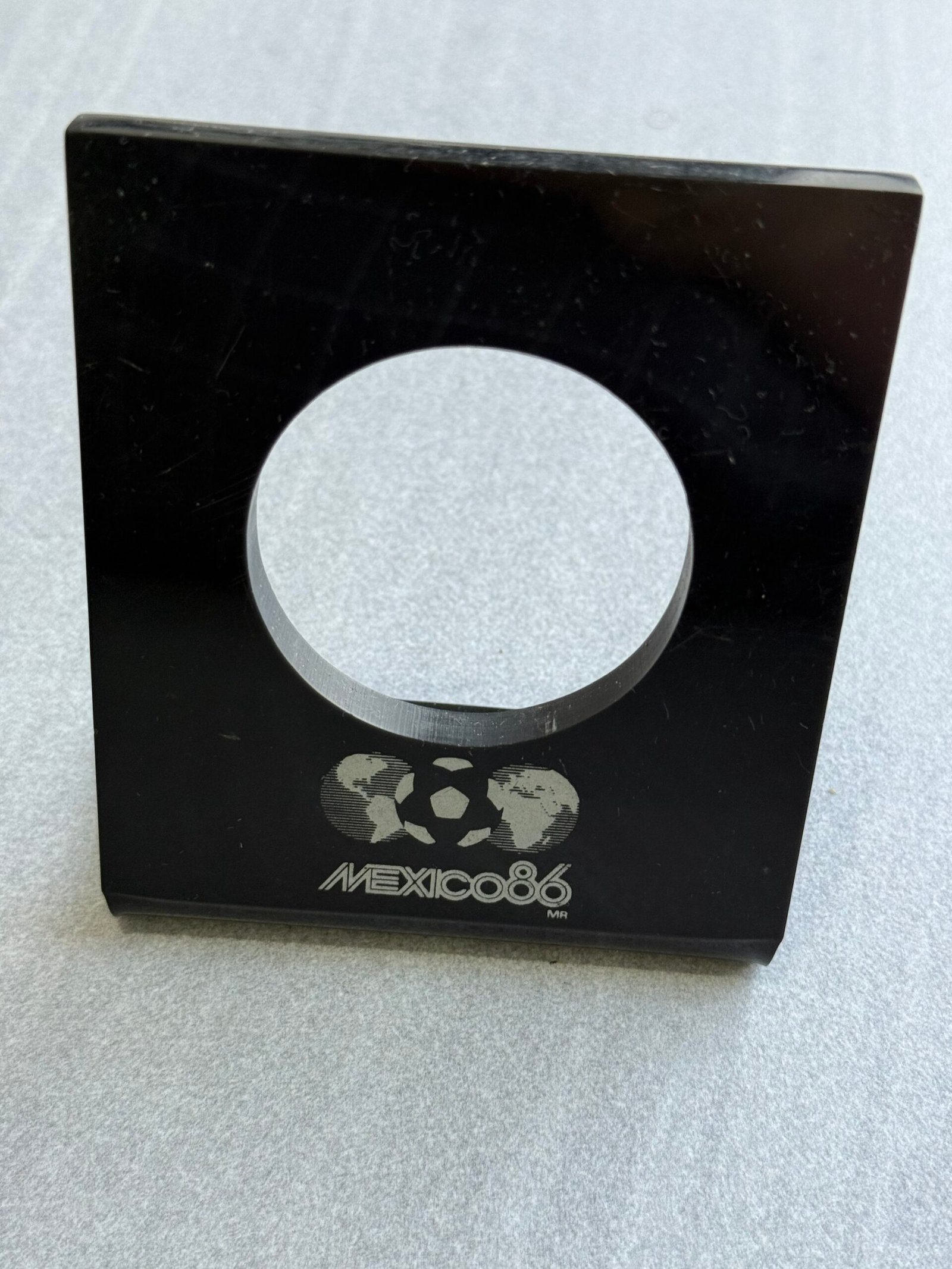 Exhibidor Auténtico 2 Onzas 200 Pesos Plata 1986 Mundial 3 Exhibidor Auténtico 2 Onzas 200 Pesos Plata 1986 Mundial - Image 3