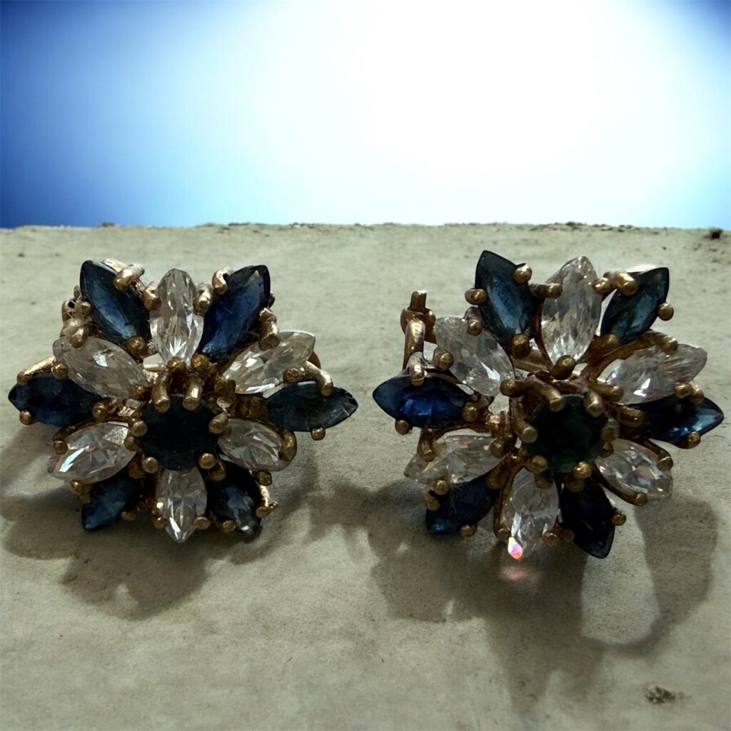 Inicio TodoPrecio.com 42 Aretes de Oro 14K | 5.1 gramos | Diseño Floral con Piedras Azul y Cristal