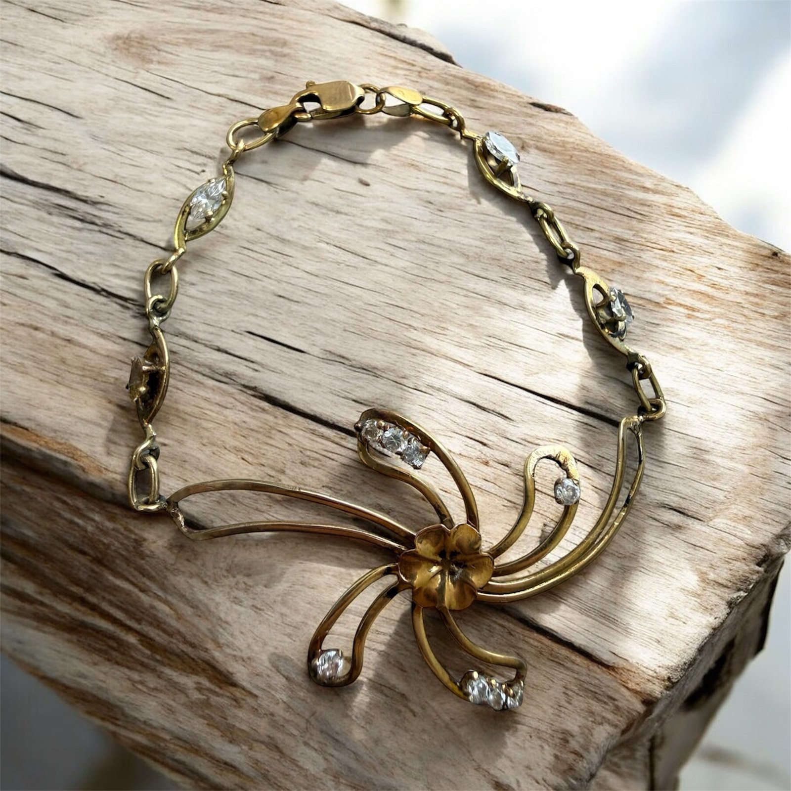 Pulsera de Oro 14K Diseño Floral con Brillos 1 Pulsera de Oro 14K Diseño Floral con Brillos