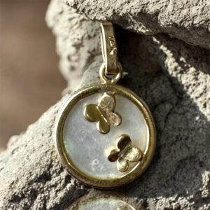 Dije de Oro 14K Concha Nácar Mariposas