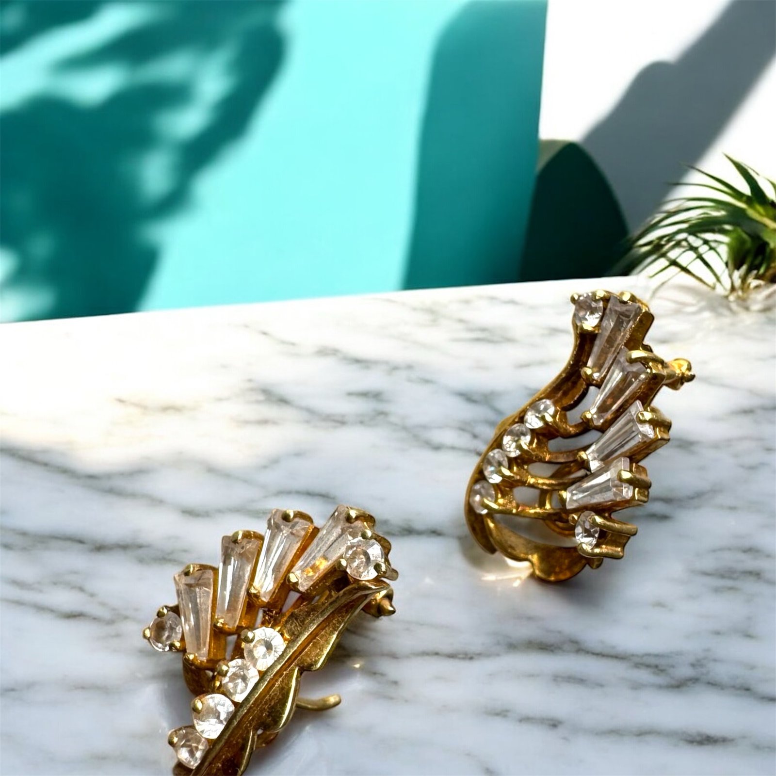 Aretes de Oro 14k con Corte Tipo Baguette – 4.9 g 2 Aretes de Oro 14k con Corte Tipo Baguette – 4.9 g - Image 2