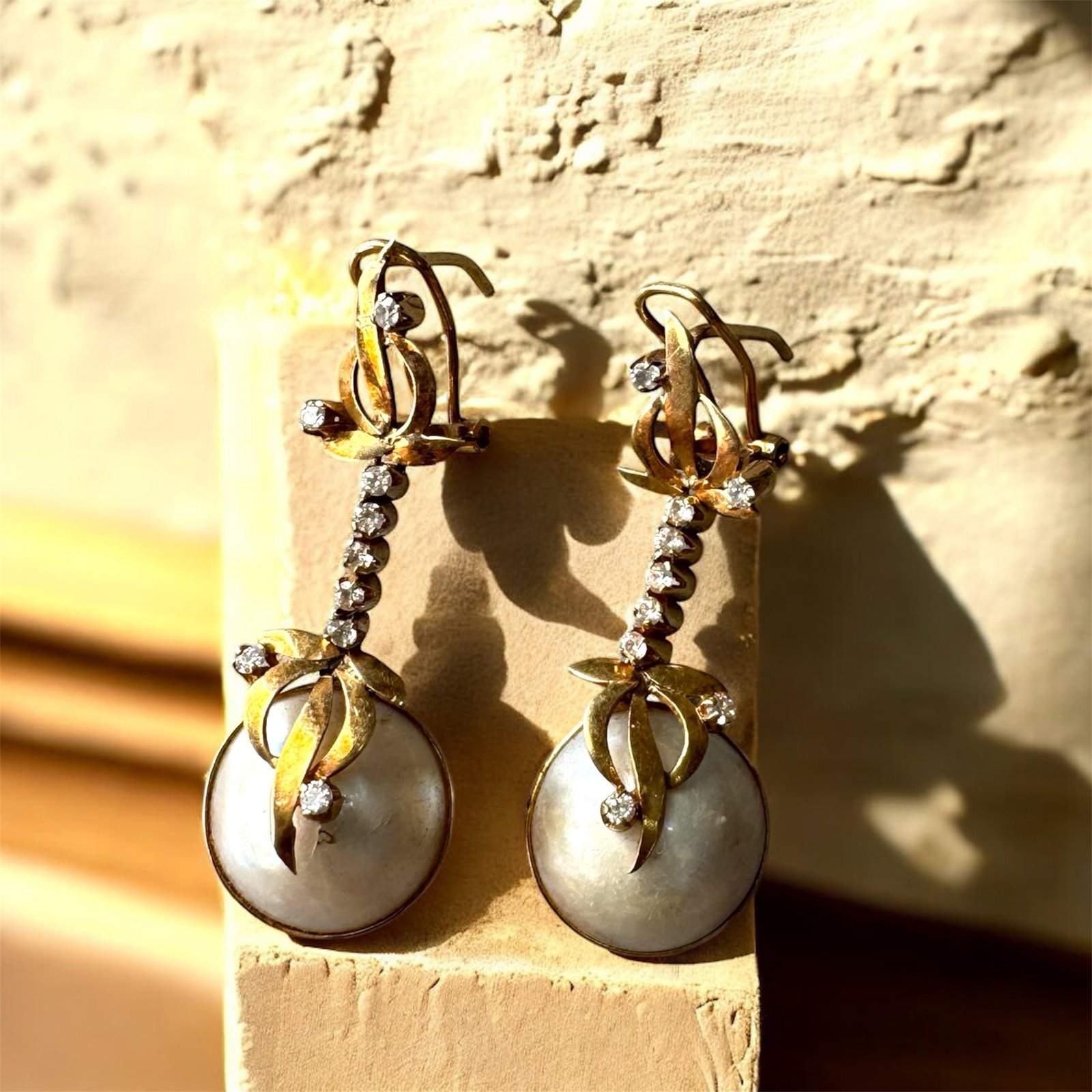 Aretes de Oro 14k con Diseño Vintage y Detalles Brillantes 4 Aretes de Oro 14k con Diseño Vintage y Detalles Brillantes - Image 4