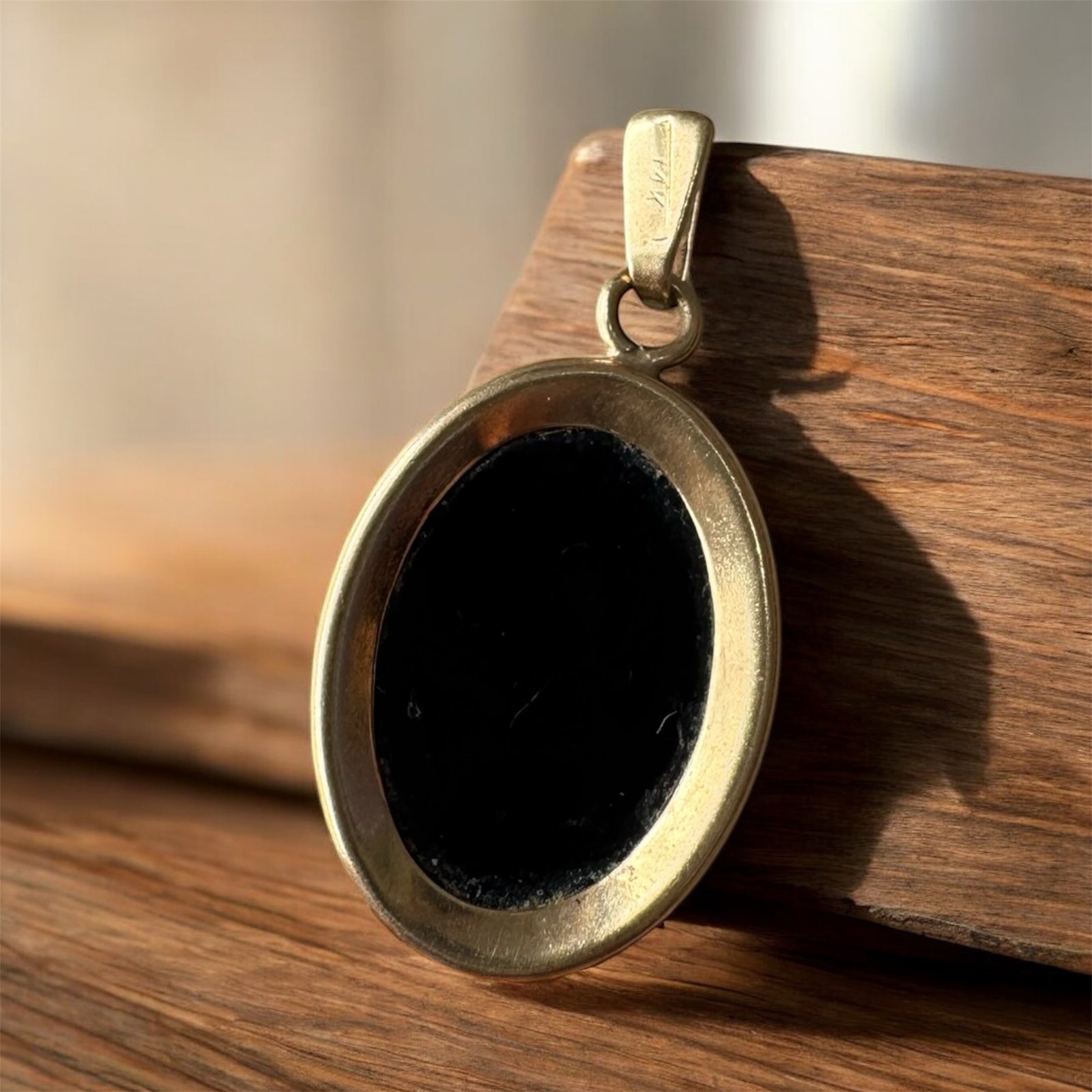 Dije de Oro 14K Ovalado 1 Dije de Oro 14K Ovalado