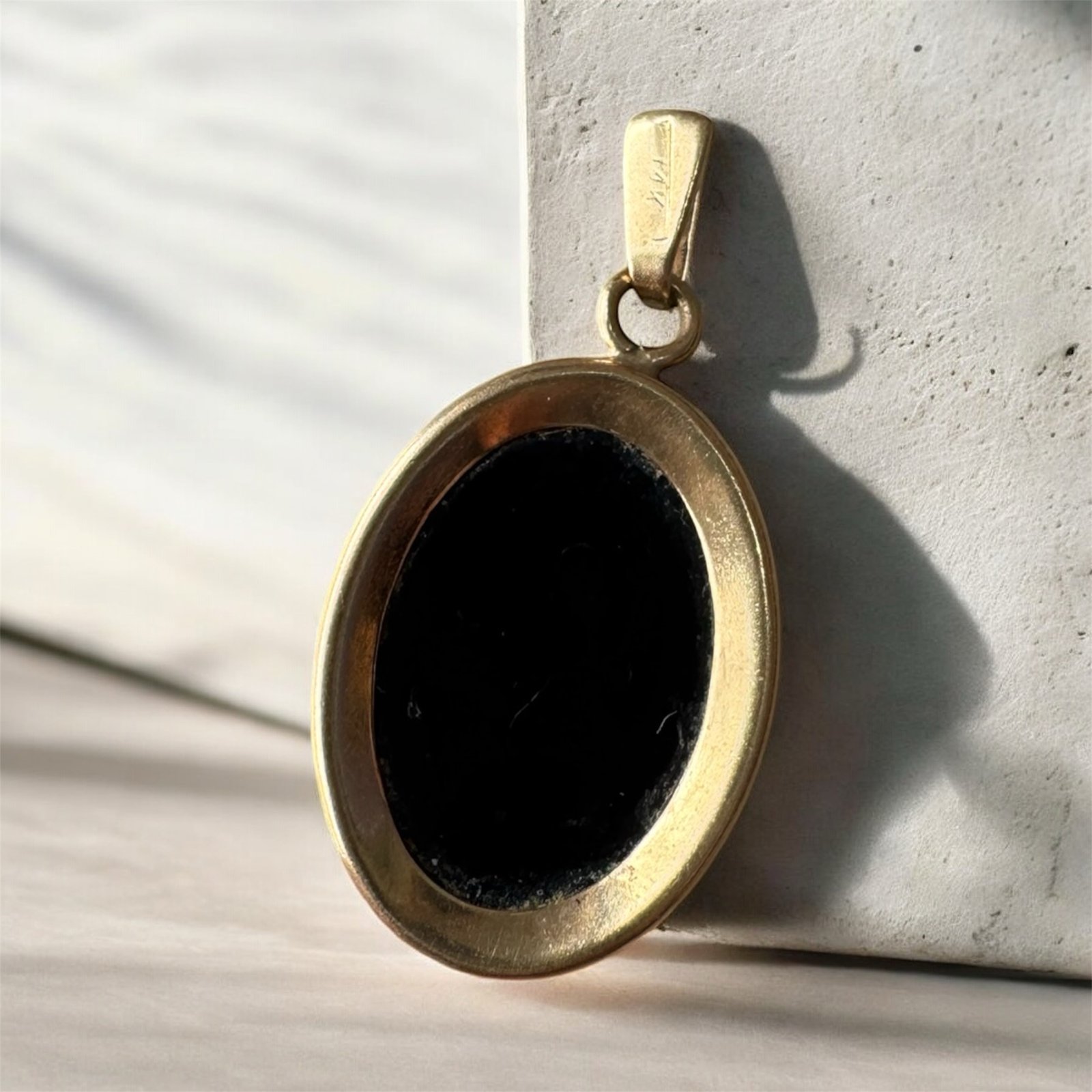 Dije de Oro 14K Ovalado 3 Dije de Oro 14K Ovalado - Image 3