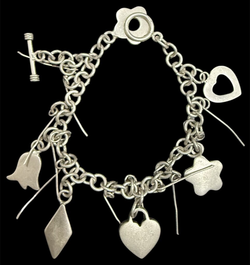 Inicio TodoPrecio.com 7 Pulsera de Plata .925 Corazones Flores