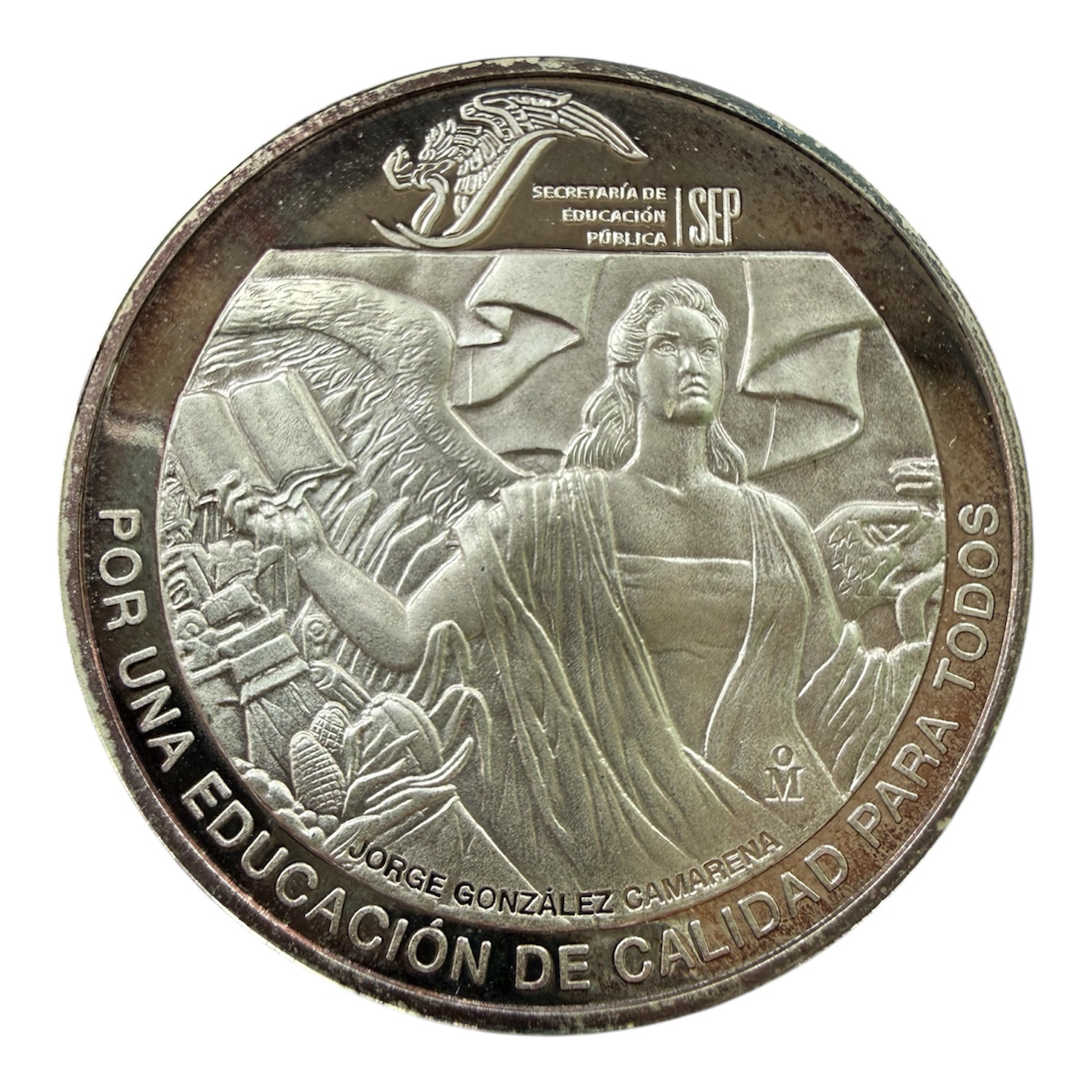 Medalla Mo. Por una Educación de Calidad para Todos LXXX Aniversario SEP 2001 1 photoroom 20260419 124546