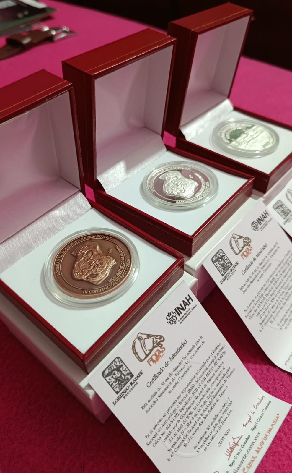 Medalla 4ta Convención Numismatica de Tabasco Plata y Cobre .999 Año 2026 Precolombina INAH 1/30 15 Medalla 4ta Convención Numismatica de Tabasco Plata y Cobre .999 Año 2026 Precolombina INAH 1/30 - Imagen 15