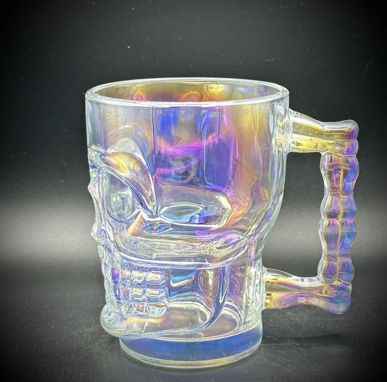 Tarro de Cristal Calavera Iridiscente 500 ml con Asa | Vaso 3D Holográfico Rainbow para Cerveza, Whisky y Cócteles 2 Tarro de Cristal Calavera Iridiscente 500 ml con Asa | Vaso 3D Holográfico Rainbow para Cerveza, Whisky y Cócteles - Image 2