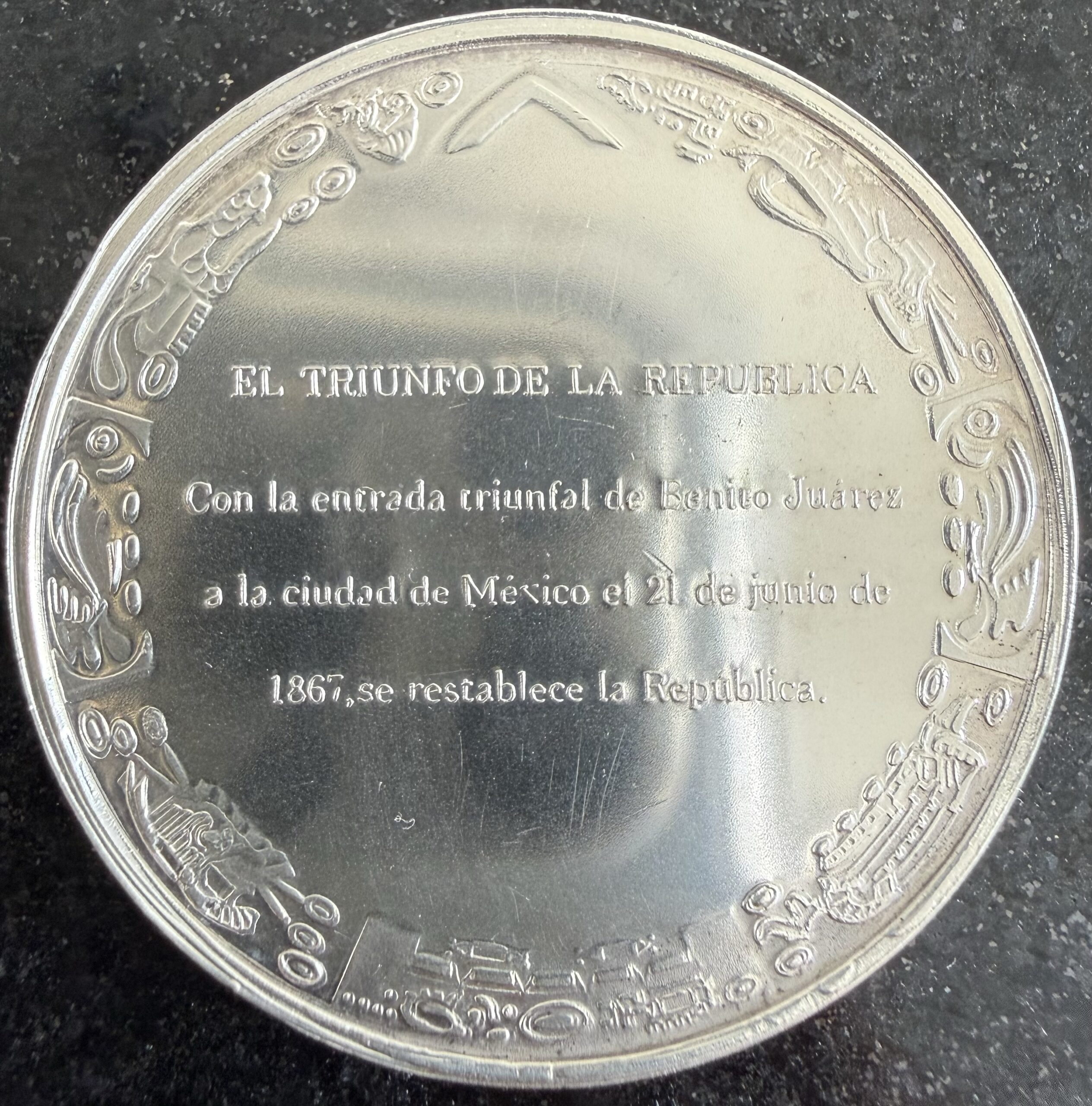 Medalla El Triunfo de la República Plata .925 | Zócalo Capitalino CDMX 2 Medalla El Triunfo de la República Plata .925 | Zócalo Capitalino CDMX - Image 2
