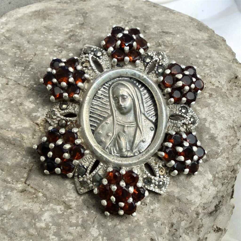 Dije Broche Plata .925 Virgen Guadalupe Granate