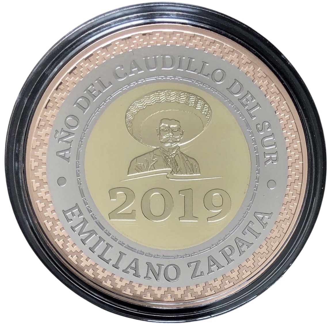 Medalla Trimetálica Año del Caudillo del Sur 2019 – Emiliano Zapata UNC 3 Medalla Trimetálica Año del Caudillo del Sur 2019 – Emiliano Zapata UNC - Imagen 3