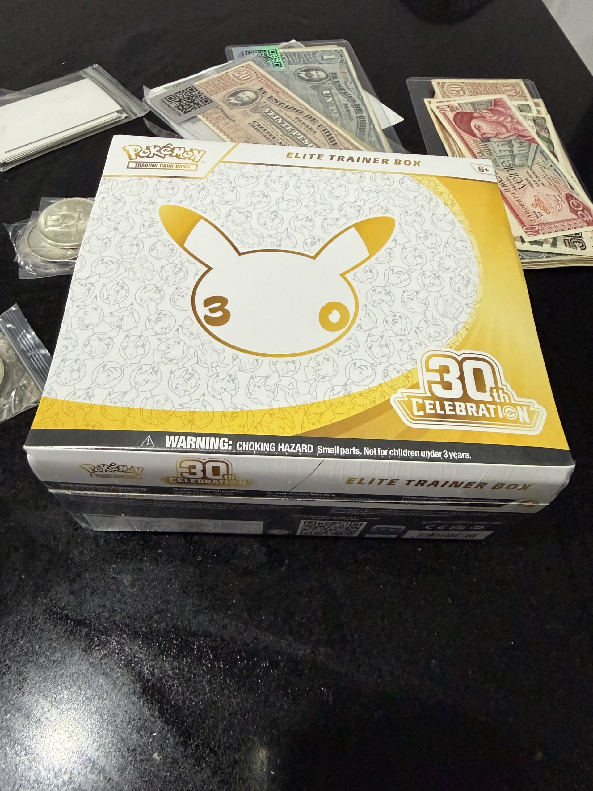 Pokémon TCG 30th Celebration Elite Trainer Box ETB | Inglés 2 Pokémon TCG 30th Celebration Elite Trainer Box ETB | Inglés - Imagen 2