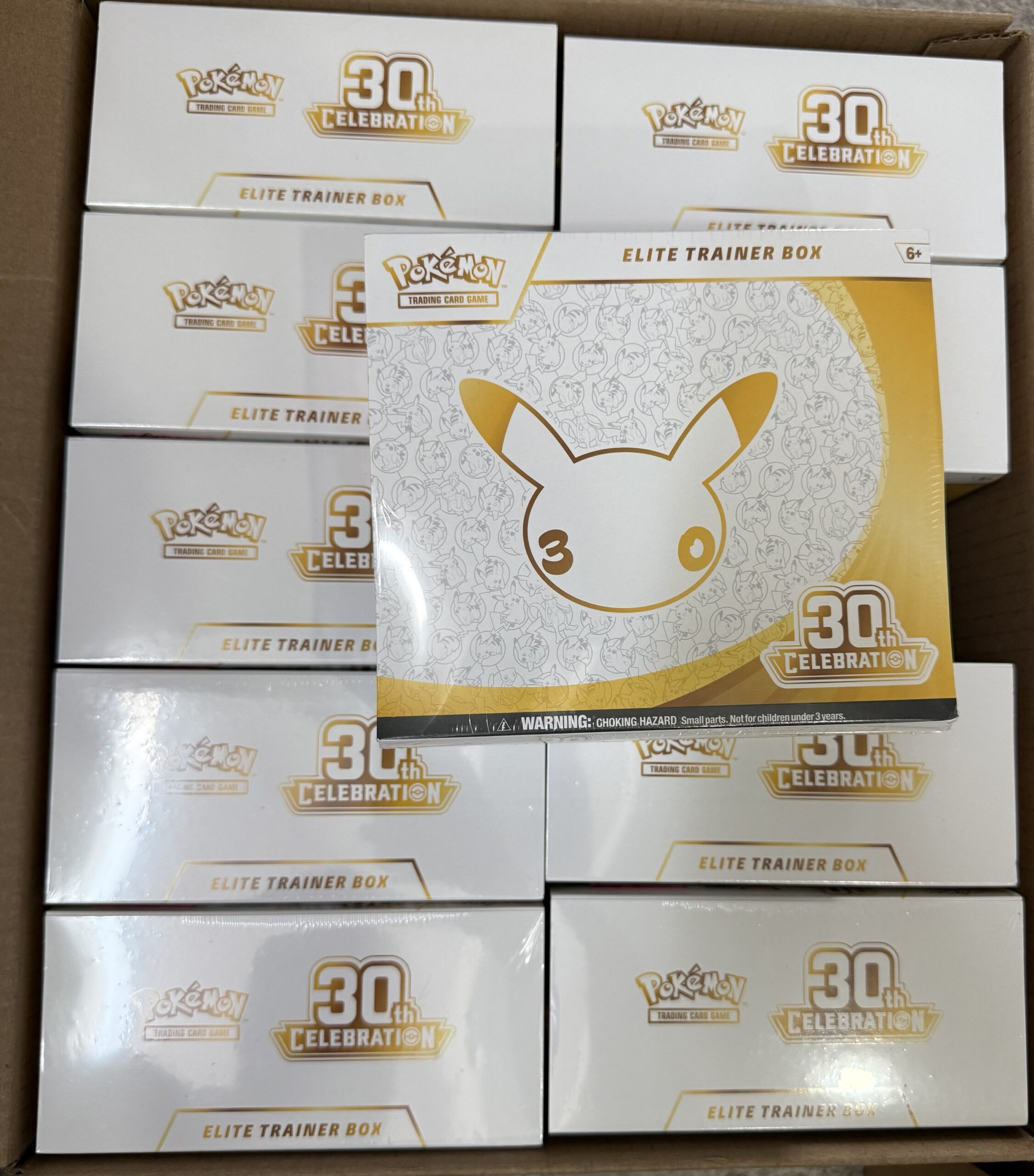 Pokémon TCG 30th Celebration Elite Trainer Box ETB | Inglés 3 Pokémon TCG 30th Celebration Elite Trainer Box ETB | Inglés - Imagen 3