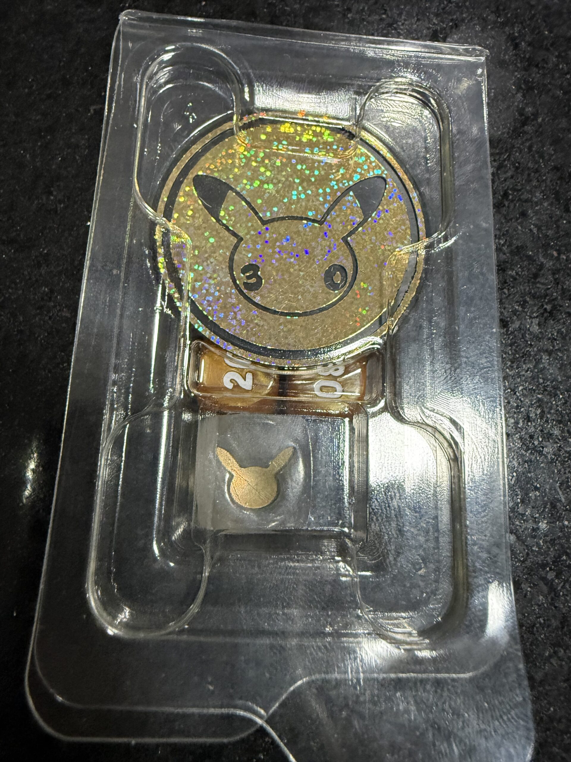 Pikachu Pokémon 30th Celebration Set de Moneda Holo y Dados ETB 2026 1 Pikachu Pokémon 30th Celebration Set de Moneda Holo y Dados ETB 2026